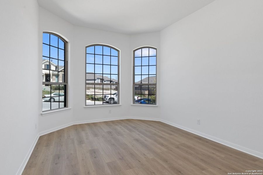 Spacious, unfurnished interior of a new home in Ladera, San Antonio (Image 25). Spacious, unfurnished interior of a new home in Ladera, San Antonio (Image 25).