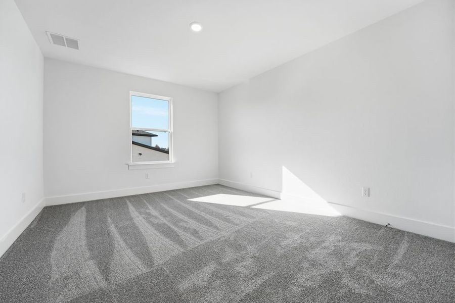 Spacious, unfurnished interior of a new home in Santa Rita Ranch, Liberty Hill (Image 18).