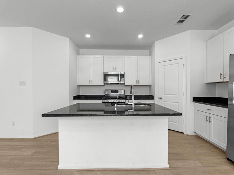 Great counterspace to pull up a stool and chat with the chef. Great counterspace to pull up a stool and chat with the chef.