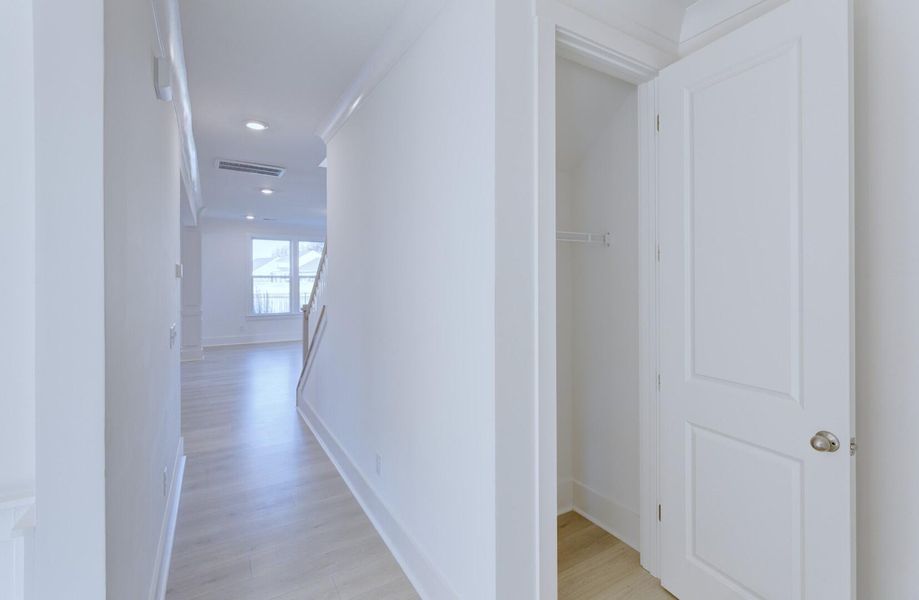 Spacious, unfurnished interior of a new home in Homecoming, Ravenel (Image 9).