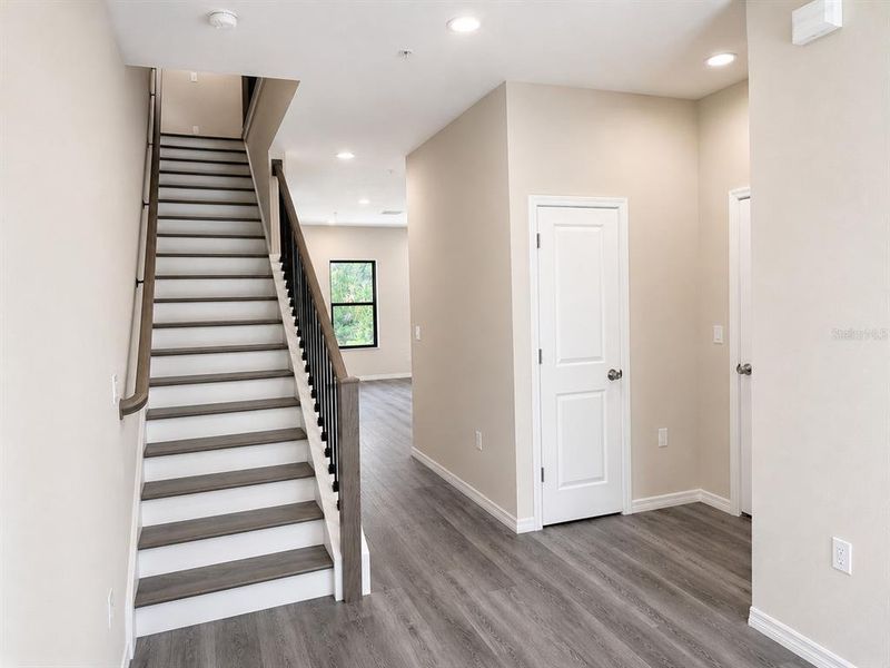 Spacious, unfurnished interior of a new home in , Tampa (Image 29).