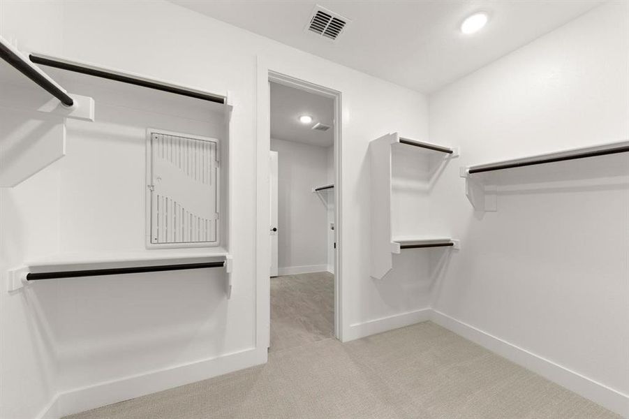 19_20. 7228 Ladybug - Closet