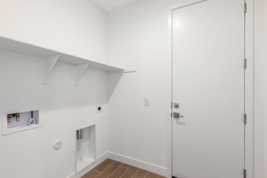 Spacious, unfurnished interior of a new home in Parkside, Avondale (Image 16).