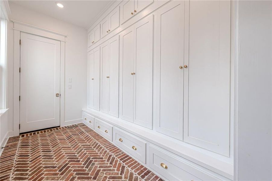 Spacious, unfurnished interior of a new home in , Waleska (Image 20).