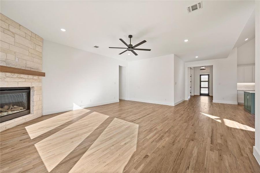 Spacious, unfurnished interior of a new home in Rolling Creek Ranch, Aledo (Image 29).