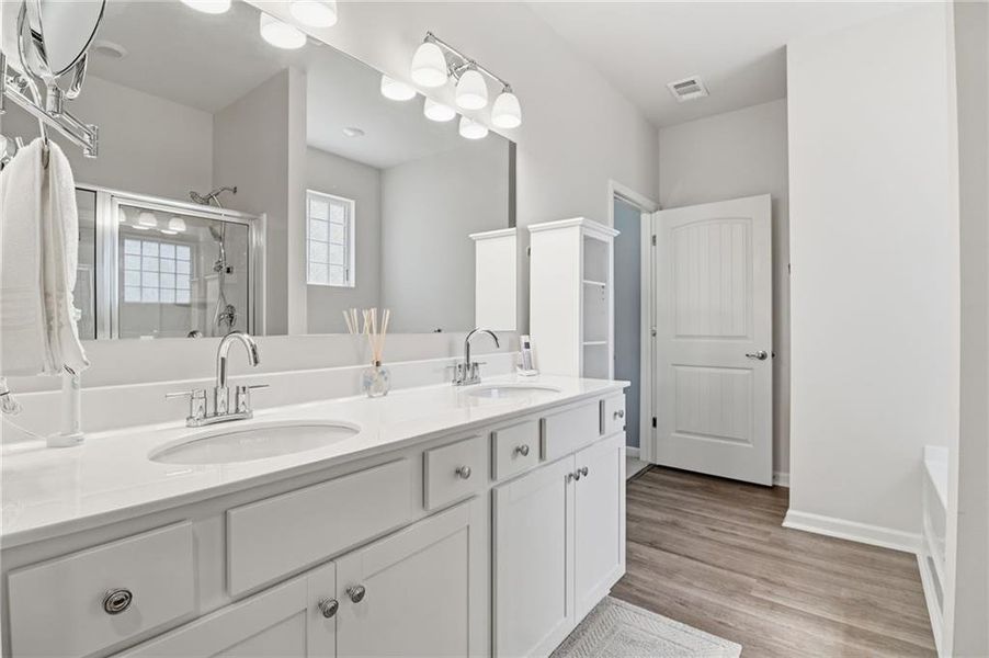 Furnished interior view inside a new home in , Dallas (Image 19).