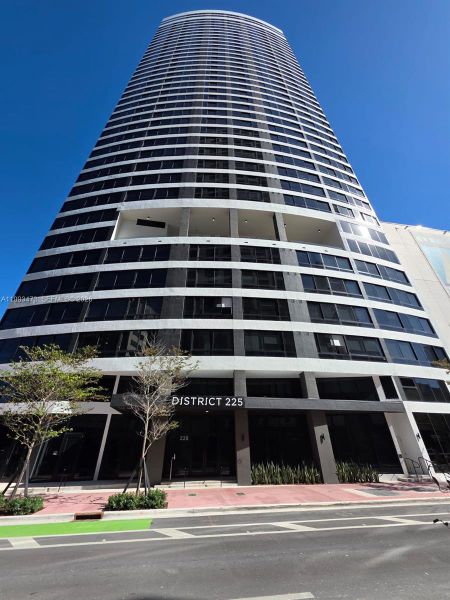 Condo located in Miami, FL showcasing its design and architecture (Image 29).