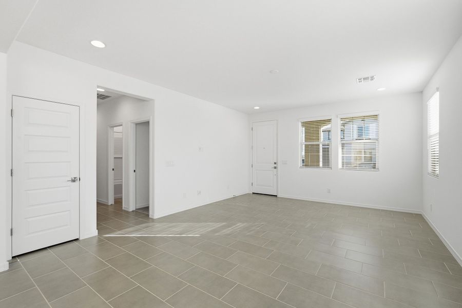 Spacious, unfurnished interior of a new home in Parkside, Avondale (Image 18).