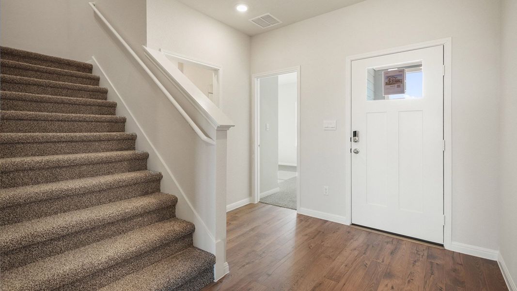Spacious, unfurnished interior of a new home in Thunder Rock, Marble Falls (Image 14).