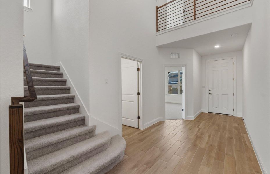 Spacious, unfurnished interior of a new home in Saddleback at Santa Rita Ranch, Liberty Hill (Image 25).