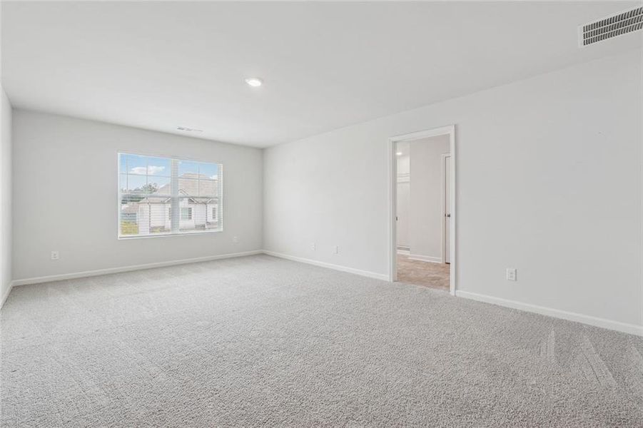 Spacious, unfurnished interior of a new home in , Dallas (Image 26).