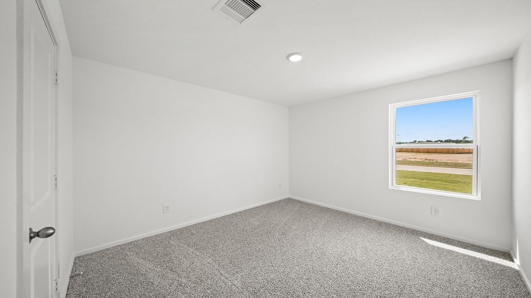 Spacious, unfurnished interior of a new home in Chapel Lakes, Montgomery (Image 17).