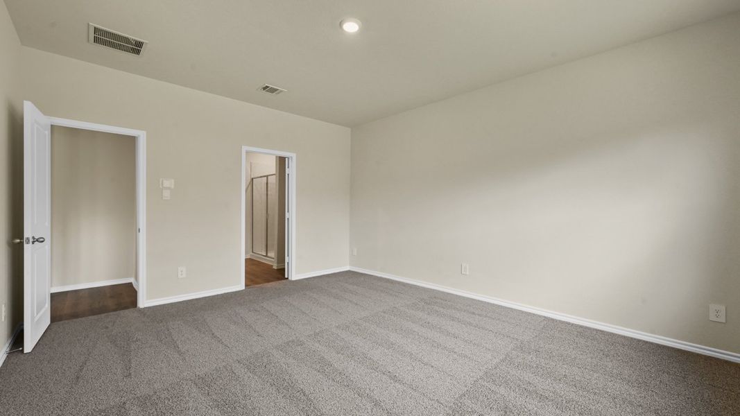 Spacious, unfurnished interior of a new home in Northspur, Terrell (Image 24).