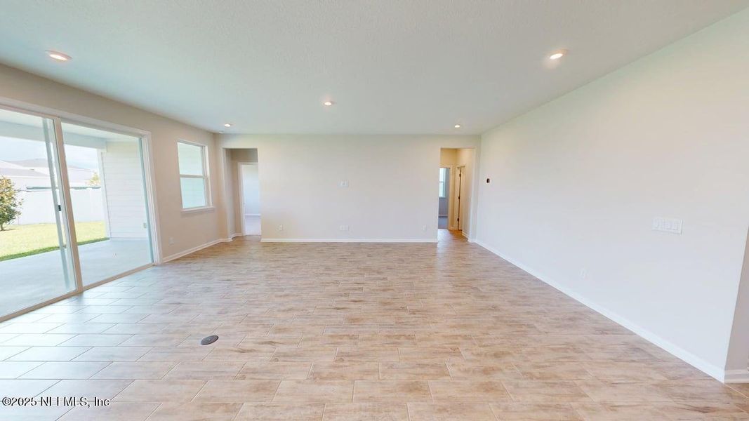 Spacious, unfurnished interior of a new home in Lakes at Bella Lago, Green Cove Springs (Image 10).