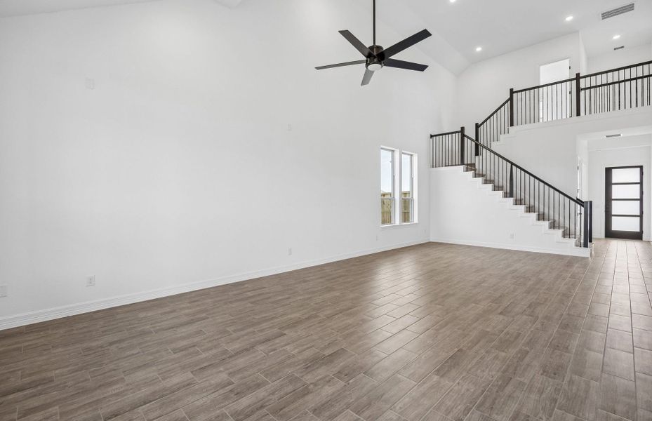 Spacious, unfurnished interior of a new home in Lago Mar, Texas City (Image 26).
