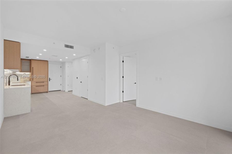 Spacious, unfurnished interior of a new home in , Miami (Image 39).