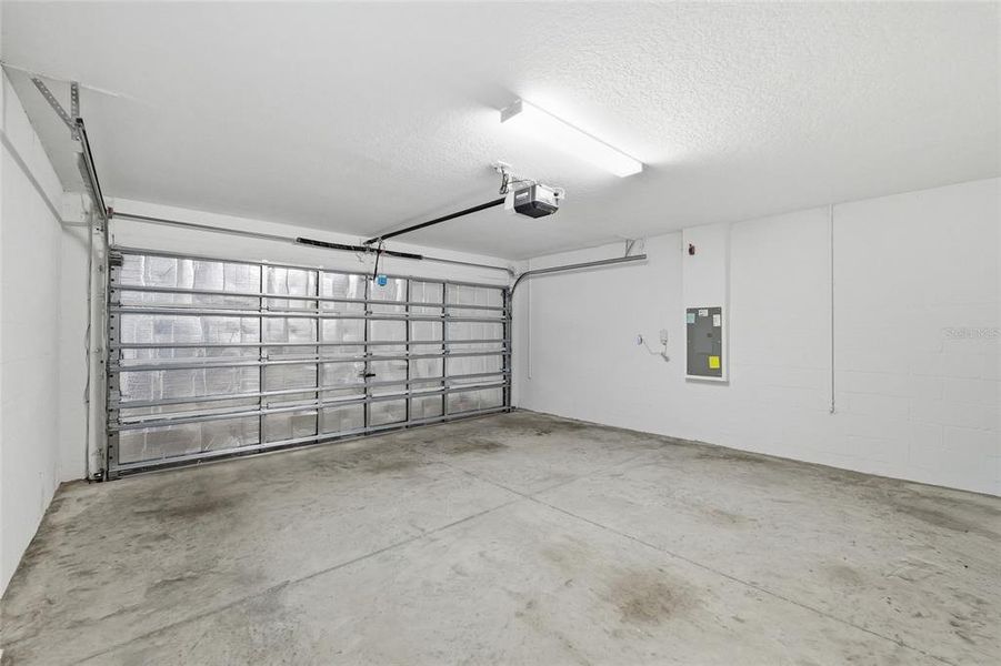 Spacious, unfurnished interior of a new home in , Zephyrhills (Image 28).