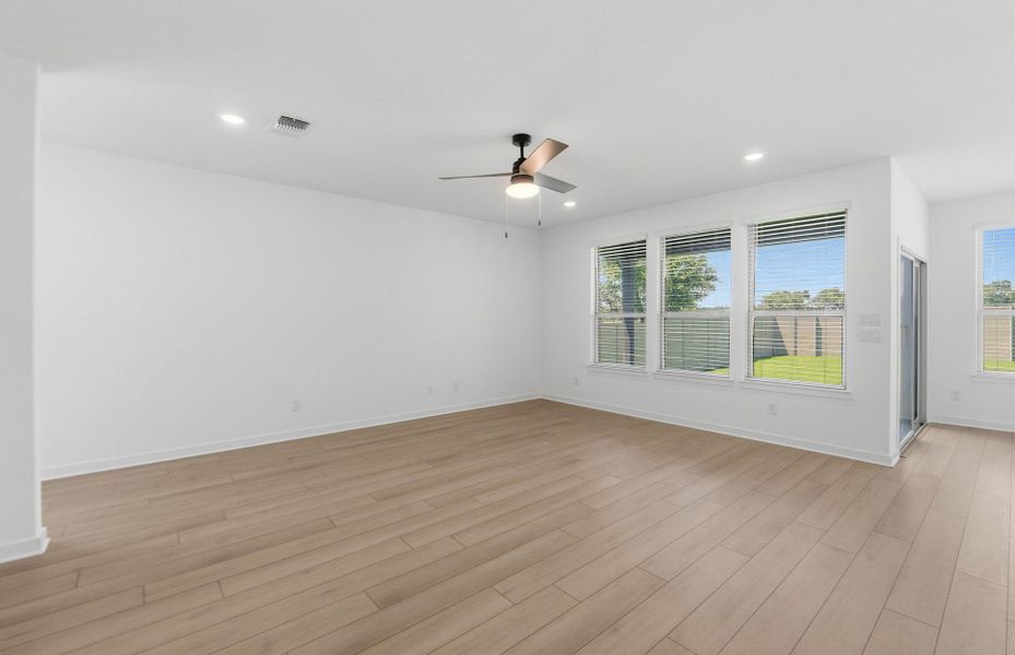 Spacious, unfurnished interior of a new home in Wolf Ranch, Georgetown (Image 44).