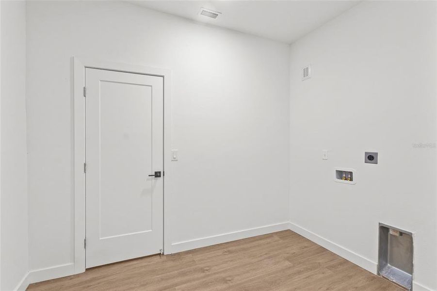 Spacious, unfurnished interior of a new home in , Punta Gorda (Image 14).