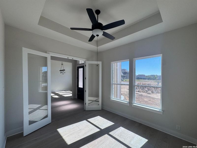 Spacious, unfurnished interior of a new home in Waldsanger, New Braunfels (Image 23).