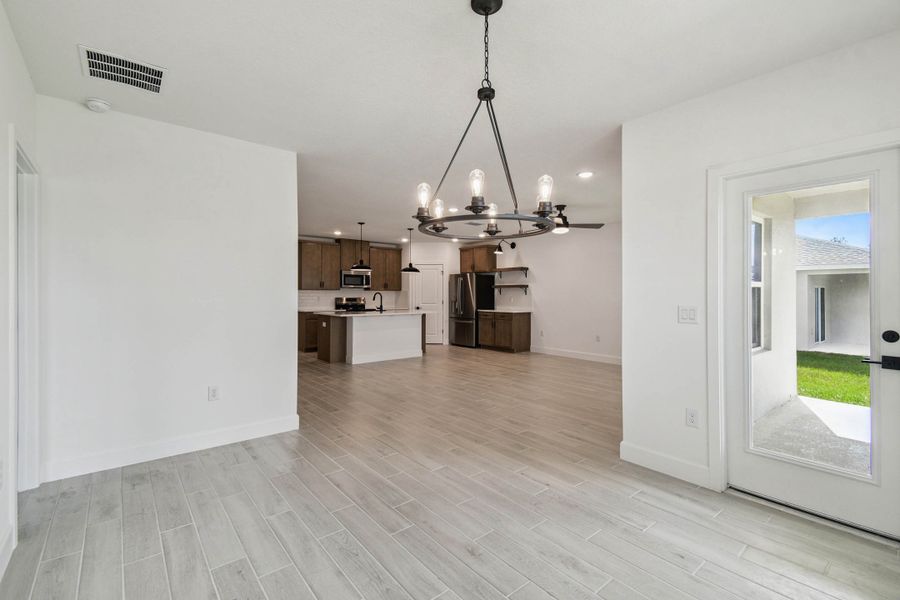 Dining Area Dining Area