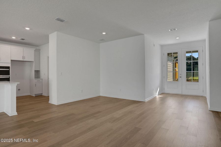 Spacious, unfurnished interior of a new home in Jennings Farm, Middleburg (Image 36). Spacious, unfurnished interior of a new home in Jennings Farm, Middleburg (Image 36).