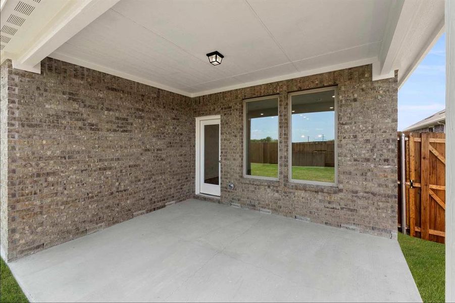 Spacious, unfurnished interior of a new home in Coyote Meadows 50s, Anna (Image 12).