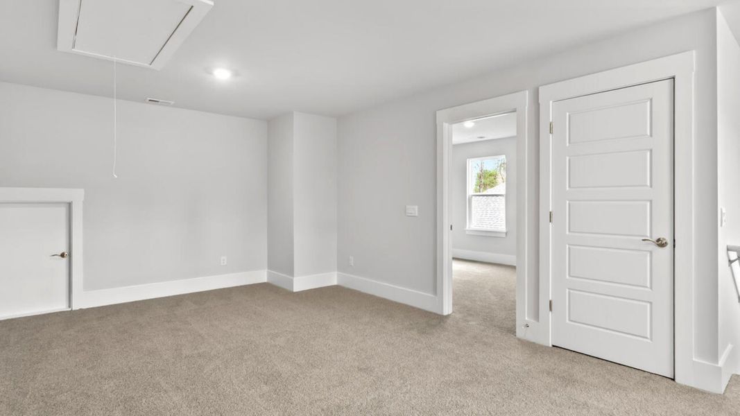 Spacious, unfurnished interior of a new home in Rolling Hills, Bolivia (Image 23).