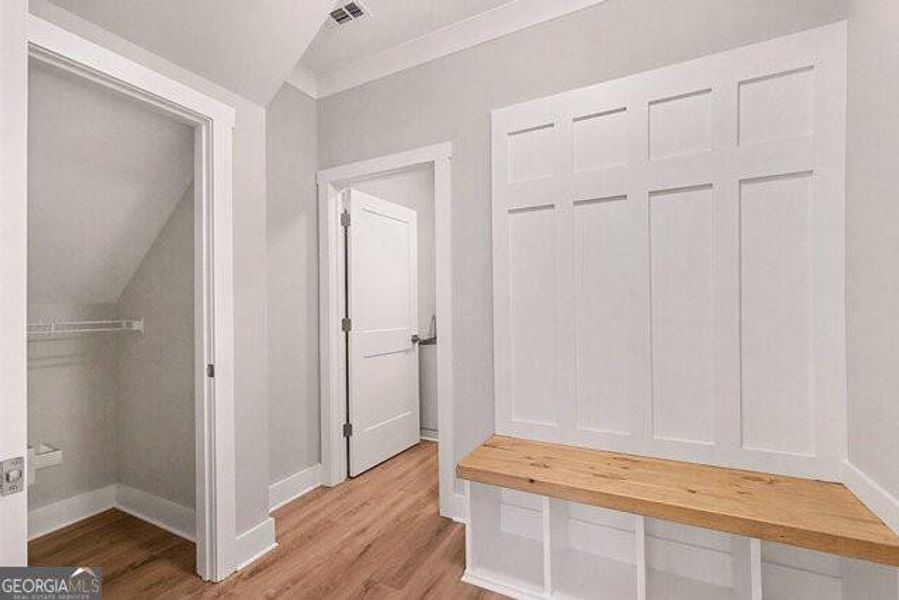 Spacious, unfurnished interior of a new home in , Clermont (Image 8).