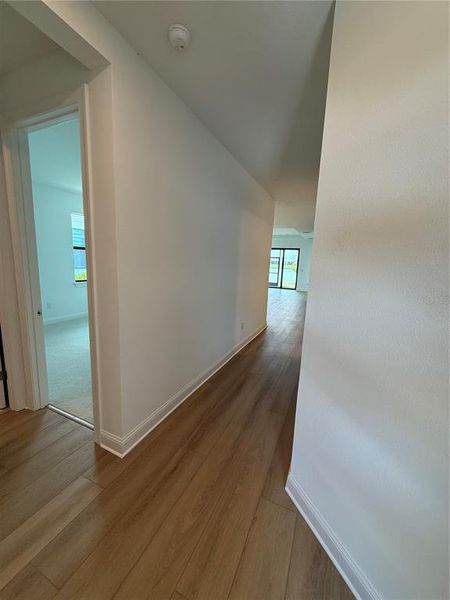 Spacious, unfurnished interior of a new home in , Apollo Beach (Image 12).