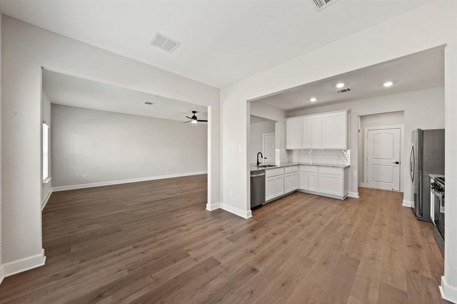 Spacious, unfurnished interior of a new home in Princeton Heights, Princeton (Image 5).