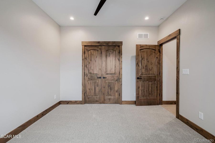 Spacious, unfurnished interior of a new home in , Granby (Image 34).