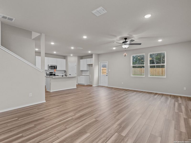 Spacious, unfurnished interior of a new home in Royal Crest, San Antonio (Image 17).