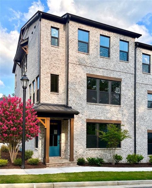 Condo located in Roswell, GA showcasing its design and architecture (Image 3). Condo located in Roswell, GA showcasing its design and architecture (Image 3).