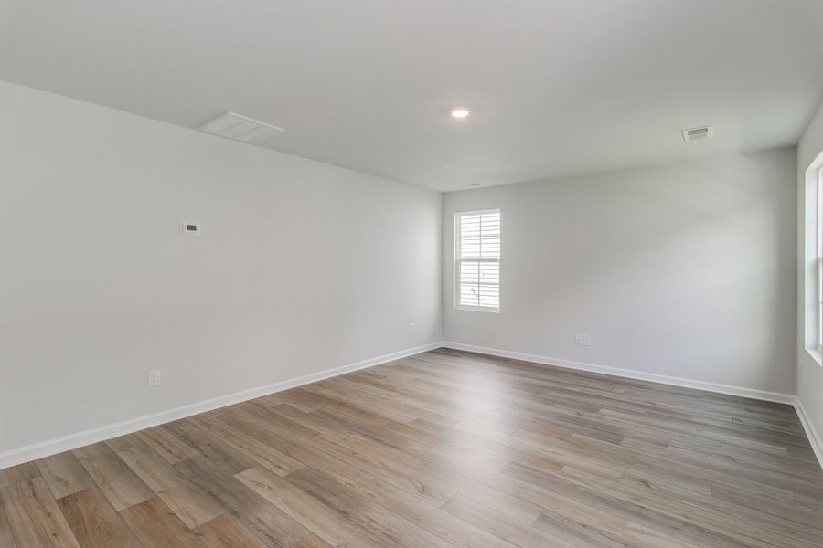 Spacious, unfurnished interior of a new home in Bluefield, Lexington (Image 16).