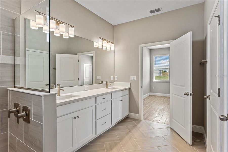 Furnished interior view inside a new home in , Winter Garden (Image 10).