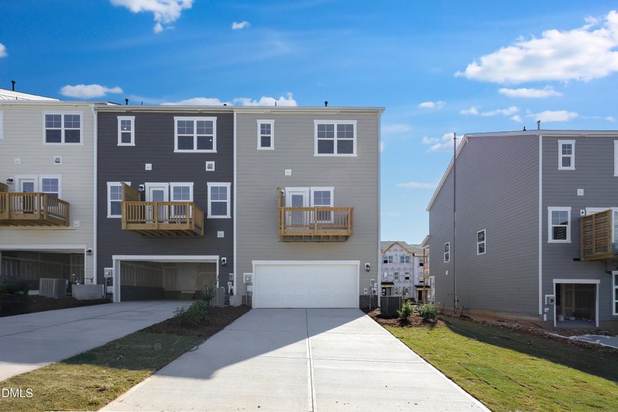 SUN_Stoneriver_Pic_Bradley_Back_3of3