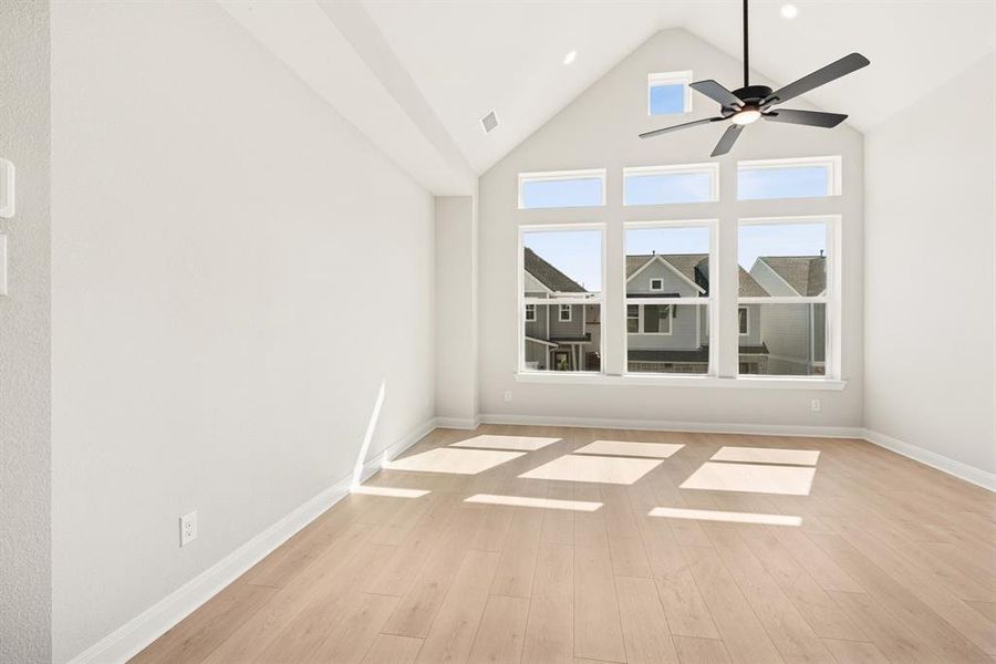 Spacious, unfurnished interior of a new home in Greenville Heights, Dallas (Image 20).