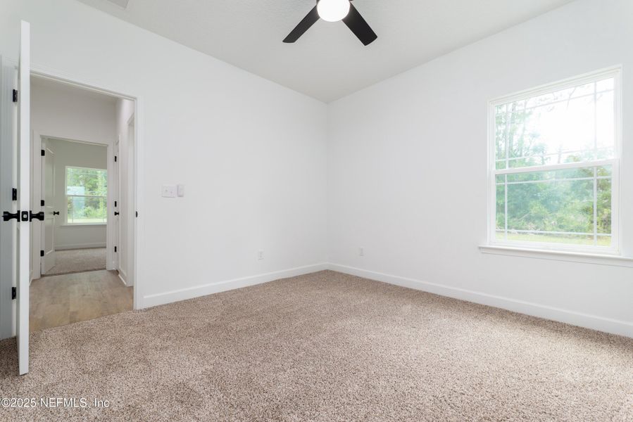 Spacious, unfurnished interior of a new home in , Middleburg (Image 28).