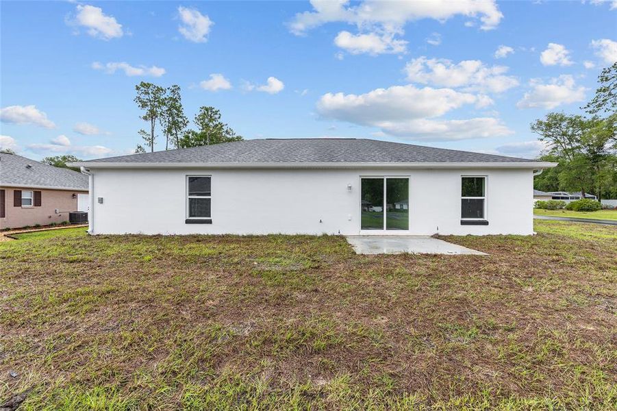 Exterior details and patio area of a home in , Dunnellon (Image 37).