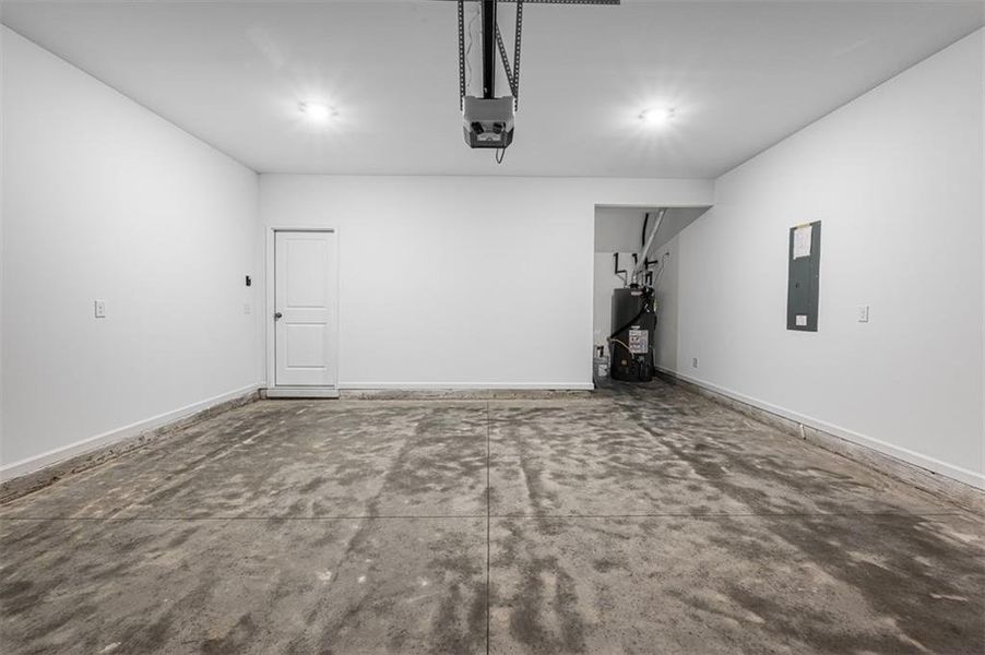 Spacious, unfurnished interior of a new home in Oakmead, Buford (Image 14).