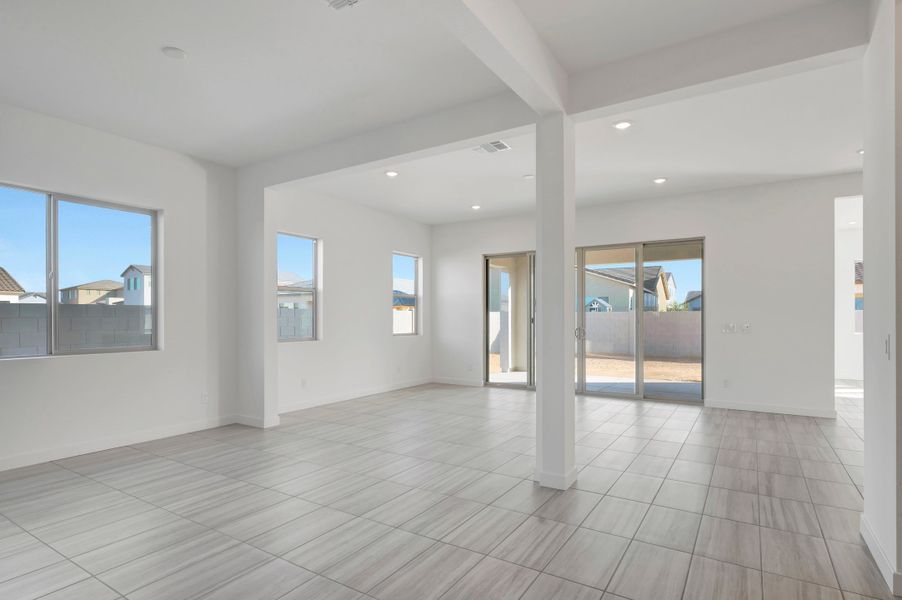 Spacious, unfurnished interior of a new home in Soleo, San Tan Valley (Image 15).
