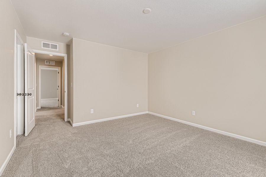 Spacious, unfurnished interior of a new home in The Aurora Highlands, Aurora (Image 18).