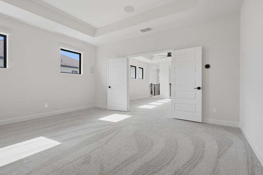 Spacious, unfurnished interior of a new home in Sienna, Missouri City (Image 38).
