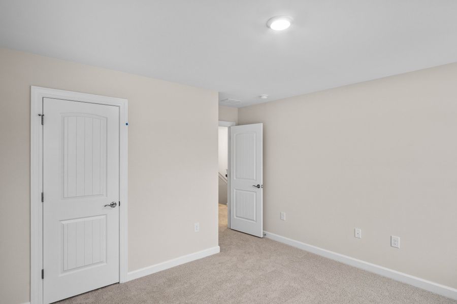 Spacious, unfurnished interior of a new home in Waterbridge, Myrtle Beach (Image 24).