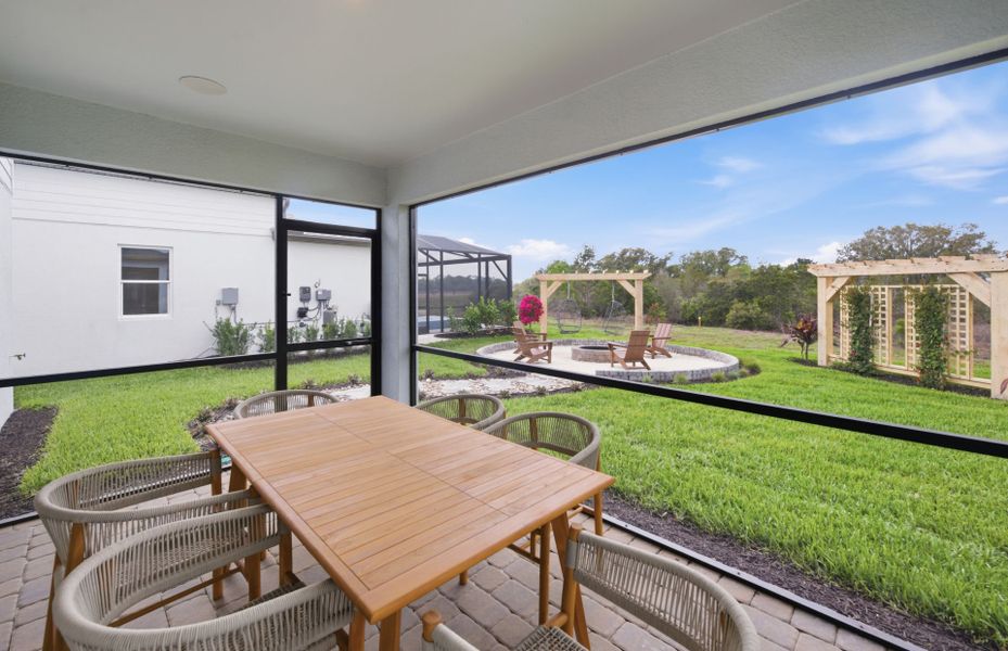 Representative exterior details of a home built from the Mill Run by Pulte Homes in Reagan Landing, Bradenton (Image 4).