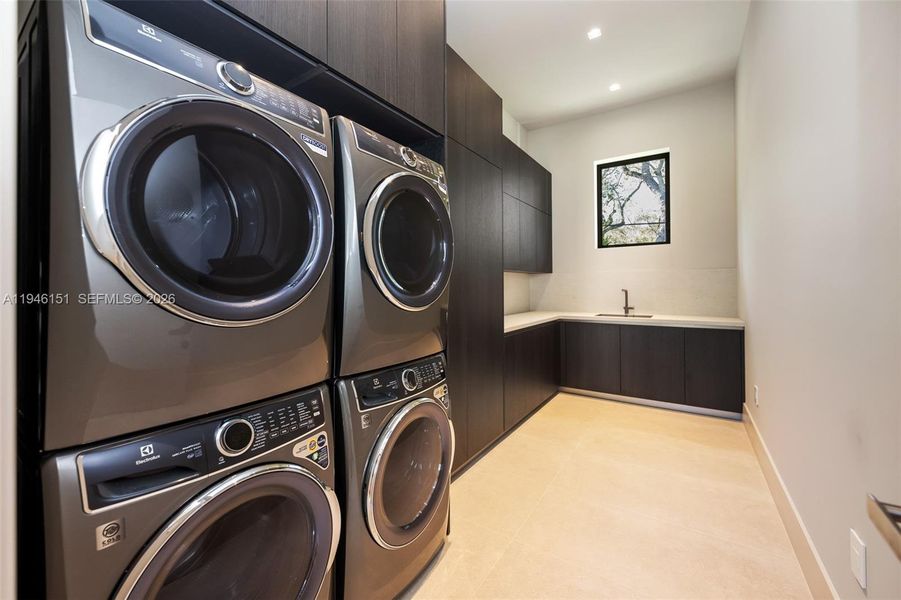 Close-up of interior finishes inside a home in , Pinecrest (Image 20).