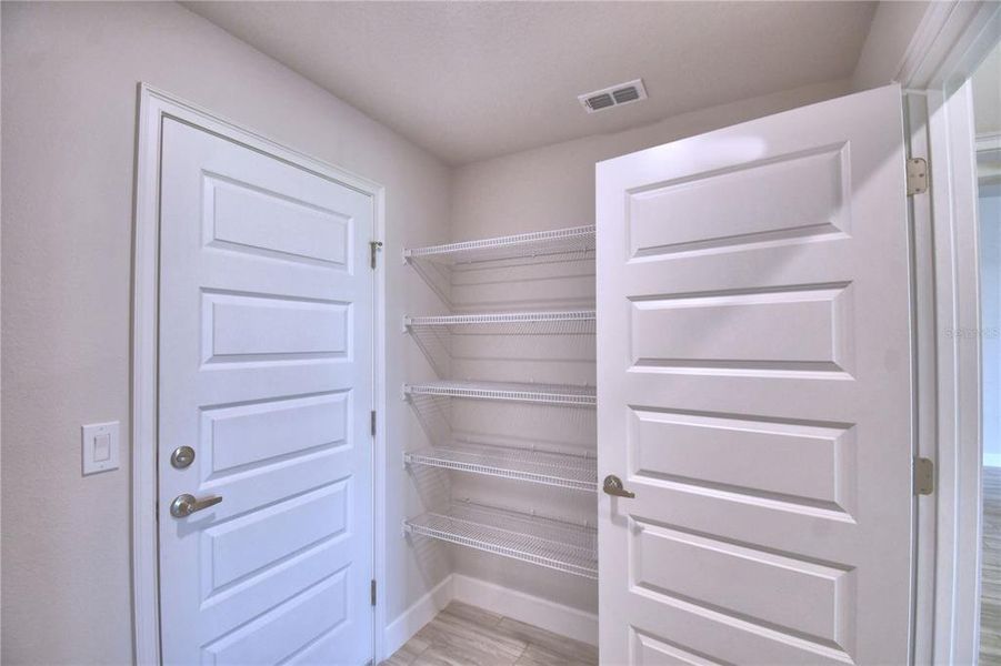 Spacious, unfurnished interior of a new home in , Auburndale (Image 23).