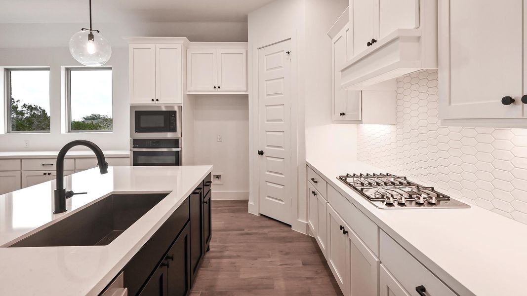 Furnished interior view inside a new home in La Cima 50', San Marcos (Image 10).