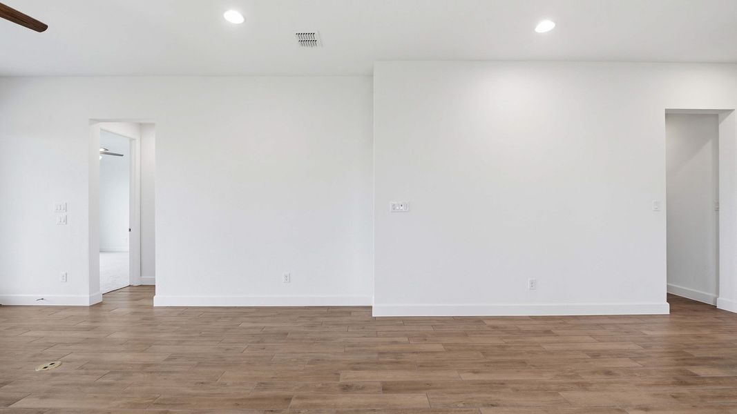 Spacious, unfurnished interior of a new home in Trinity Falls, McKinney (Image 20).